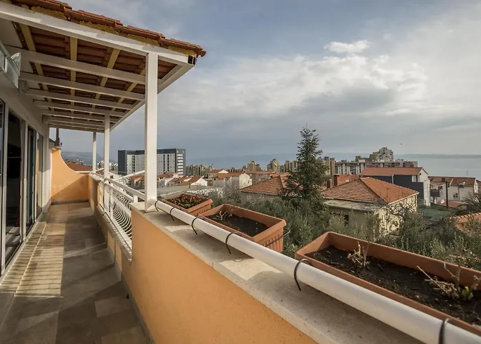 Lägenhet With Parking Space - 12252